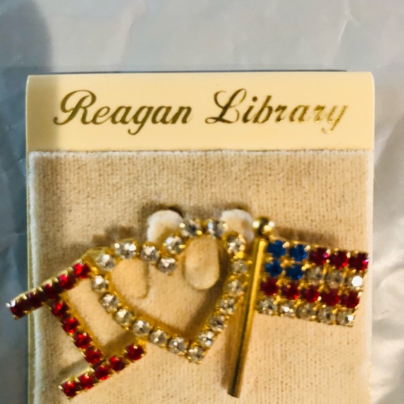 Rhinestone Ronald Reagan Library l Love America Pin - Picture 1 of 8